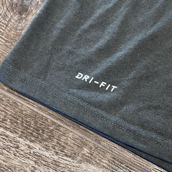 The Nike Tee Men's XL Green Long Sleeve Athletic Cut Dri-Fit T-shirt Logo - Picture 3 of 8